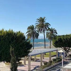 https://casa-carmen-primera-linea-de-playa.es-andalucia.com