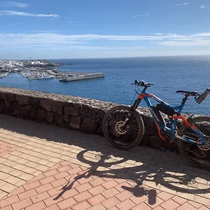 https://private-apartment-with-mountain-and-sea-views-la.in-canary-islands.com