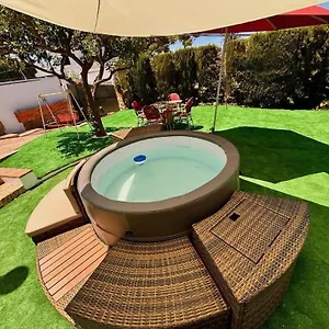 https://casa-familiar-montilla-jacuzzi.hotelsinnerja.org